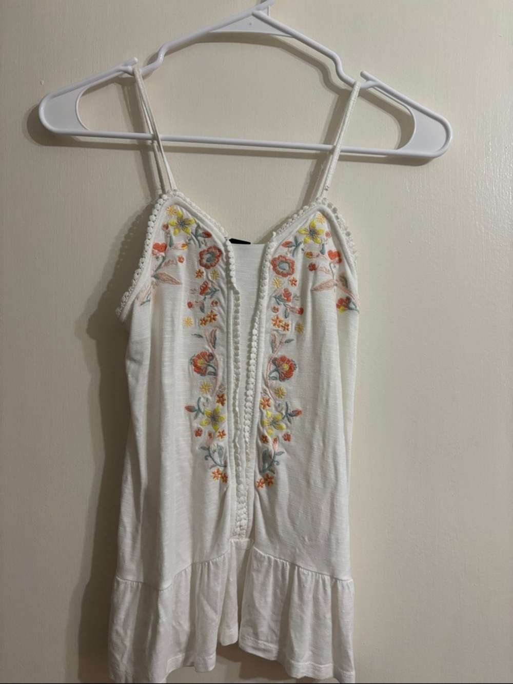 art class White Floral Embroidered Tank Top